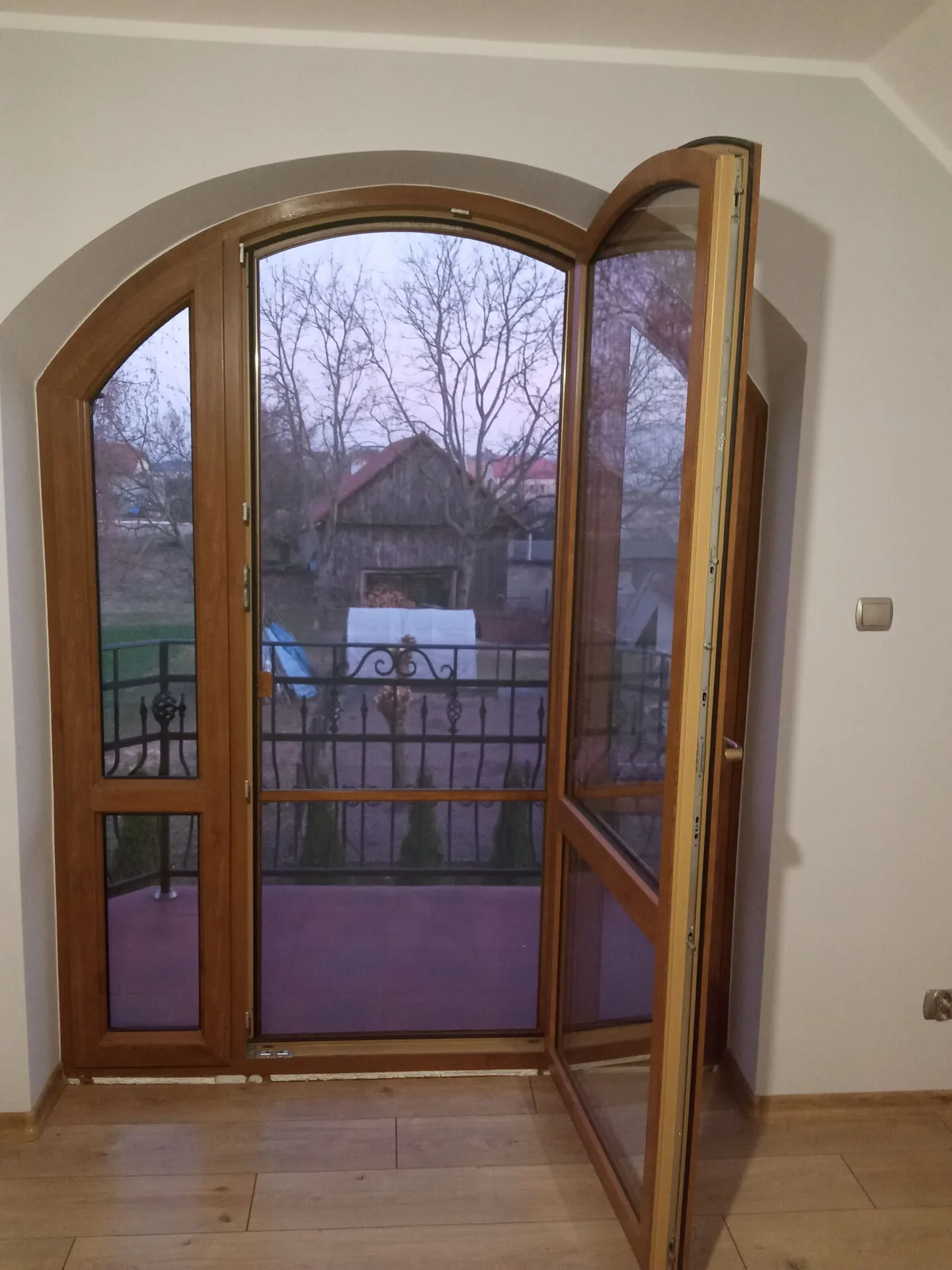 Moskitiera zawiasowa Kraków – realizacja